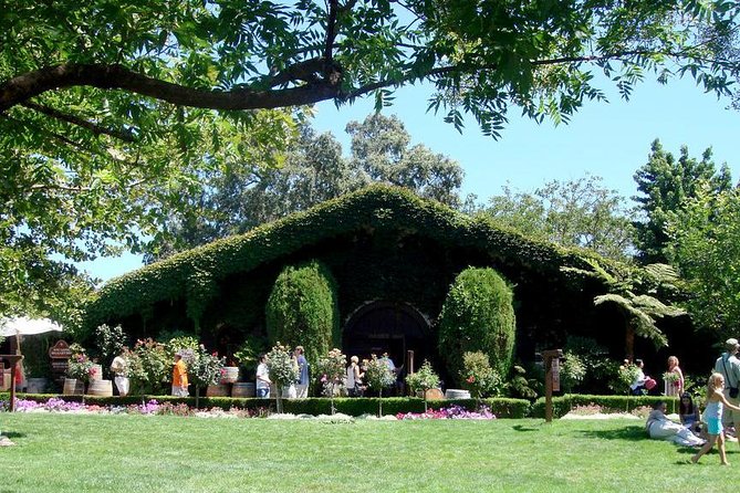 8hr-Private Wine Tour from SF & 1/2 Case of Californian wine. - Your ride, pickup area, and the Golden Gate Bridge photo moment