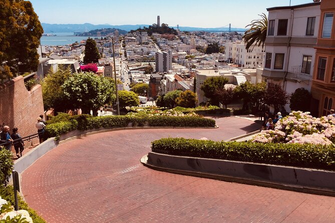 Alcatraz Experience + Lombard St Loop Best City Combo Tour - Lombard Street, driven in the van, not hunted on foot