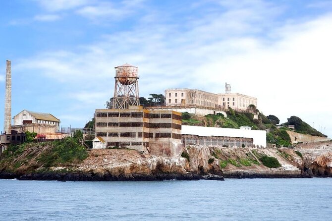 Alcatraz Night Tour with Muir Woods and Sausalito - Pier 33 to the Golden Gate Bridge: a photo stop with purpose