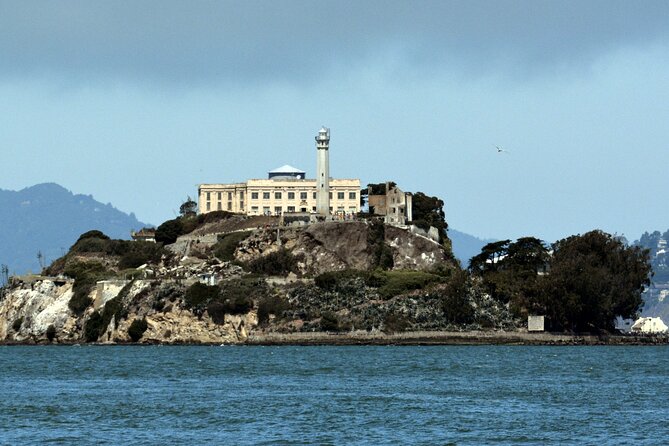 Alcatraz Prison Tour and Golden Gate Bridge Bike Rental - The Golden Gate Bridge ride: exercise with a front-row view