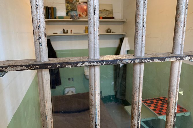 Alcatraz with Muir Woods and Sausalito Tour - Golden Gate Bridge Stop: Orange-Red Icon, Fast Photo Time, Big Payoff
