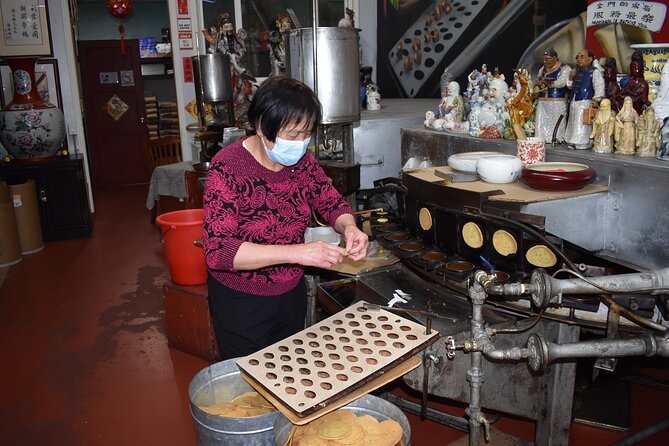 Chinatown Food & History Walking Tour - Small Group - Eastern Bakery Cookies: A Taste That Comes With Technique
