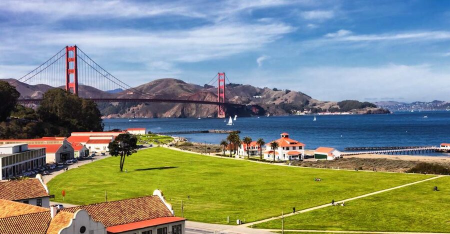 Custom Private Tour in a Luxurious Mercedes - Alamo Square and Painted Ladies: the skyline opener that sets the tone