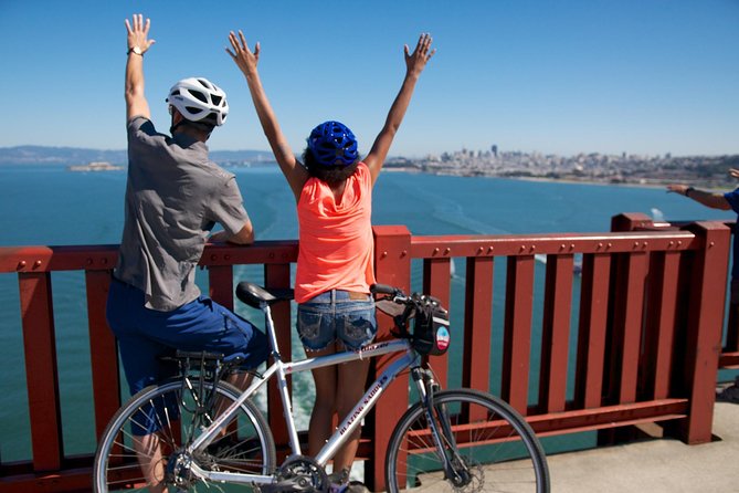 Golden Gate Bridge Guided Bicycle Tour with Lunch at Local Hotspot - Golden Gate Bridge crossing: the iconic part, done by bike