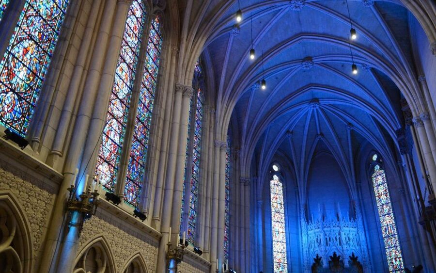 Grace Cathedral: Explore the Beauty (Entry + Self-Led Tour) - Major landmarks inside: Interfaith AIDS Chapel, organ, and the art loop