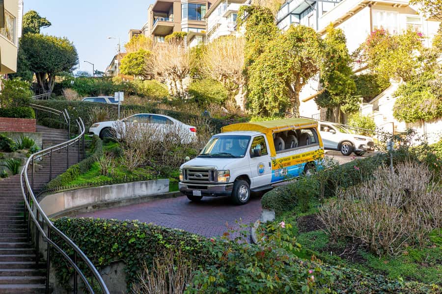Lombard Leap: Lombard Street, Coit Tower and Chinatown Tour - Filbert Street in Russian Hill: steep turns, big viewpoints