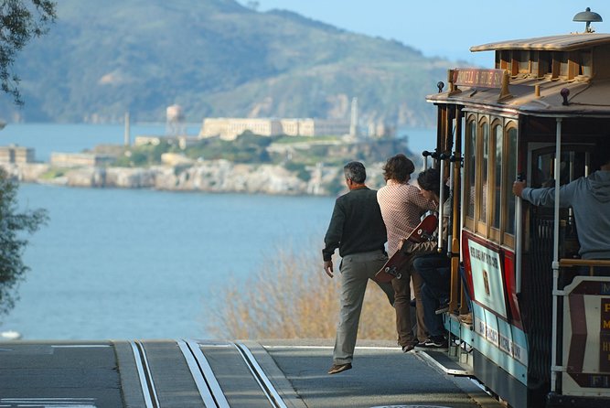 Mix & Save: San Francisco Grand City Tour + Escape from the Rock Cruise - Golden Gate Bridge photo time and the Presidio detour