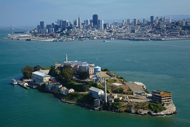 Mix & Save: San Francisco Grand City Tour + Escape from the Rock Cruise - Union Square to the bridge: the bus route that sets your bearings fast
