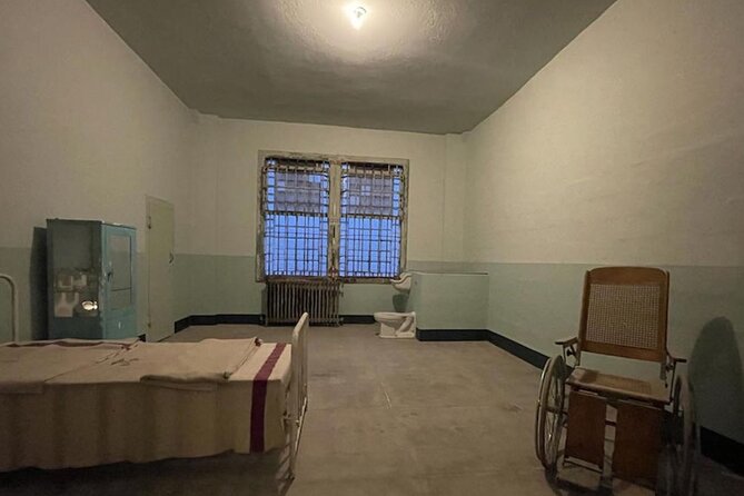 Official Alcatraz Tour Ticket with Ferry Rides From Pier 33 - Group size, meeting at Pier 33, and the one thing that can derail you