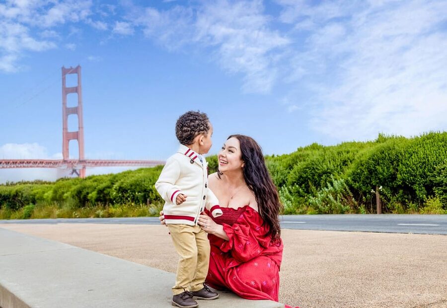 Portrait Session at Golden Gate Bridge SF - What to wear at the bridge: comfort plus one color pop