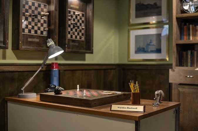Prison Break Alcatraz Escape Room in Fisherman's Wharf - Group size (up to 8) and the chance you share the mission