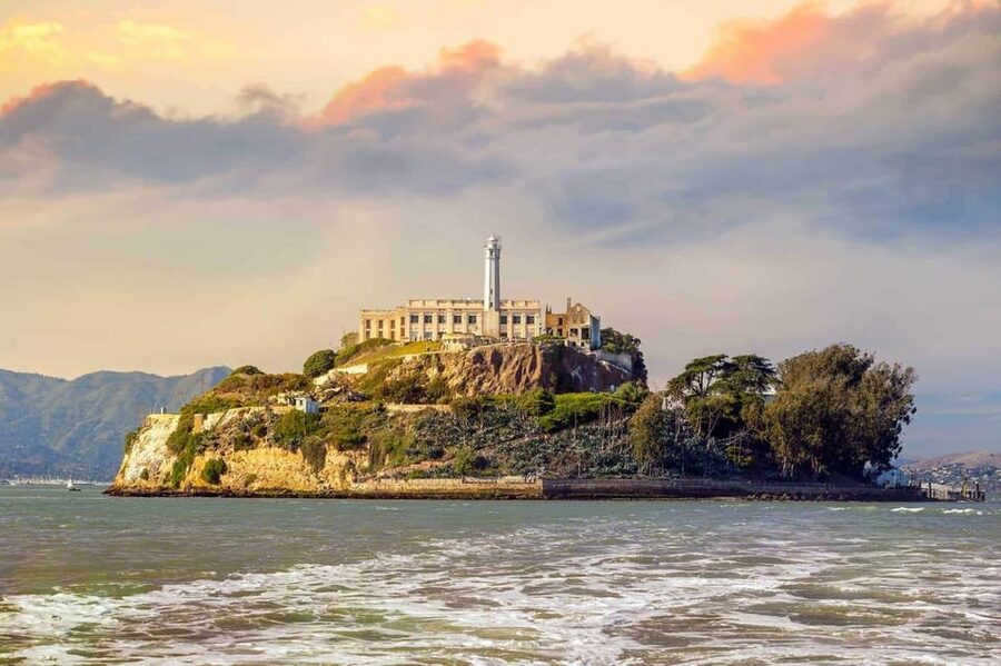 San Francisco: Alcatraz Island & Chinatown Walking Tour - Guided Chinatown walk: Dragon Gates, markets, and temples