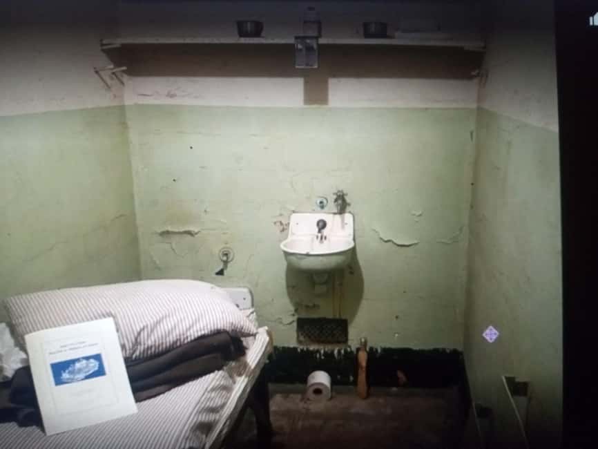 San Francisco: Alcatraz Island Tour with 1 Hour Bike Rental - How the Doing Time audio tour really works
