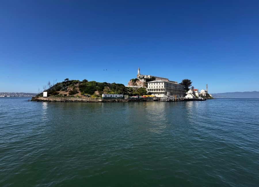 San Francisco: Alcatraz Ticket, Ferry, & Self-Guided App - Inside Alcatraz cells: Capone and Kelly, plus the escape lesson