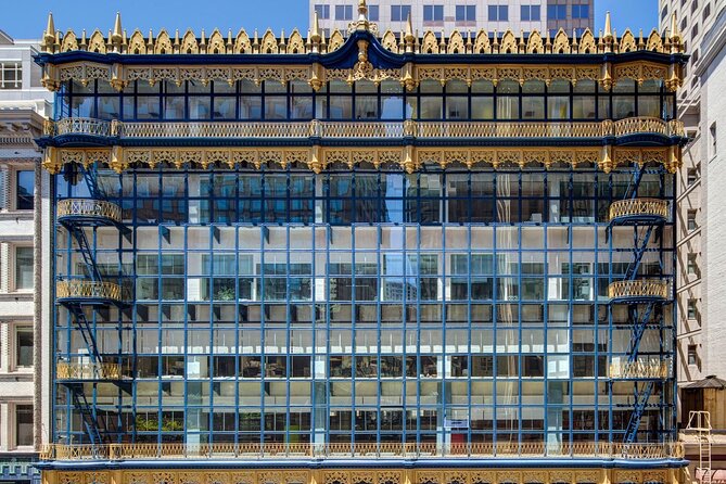 San Francisco Architecture Walking Tour - How the guide helps you see buildings from the right angles
