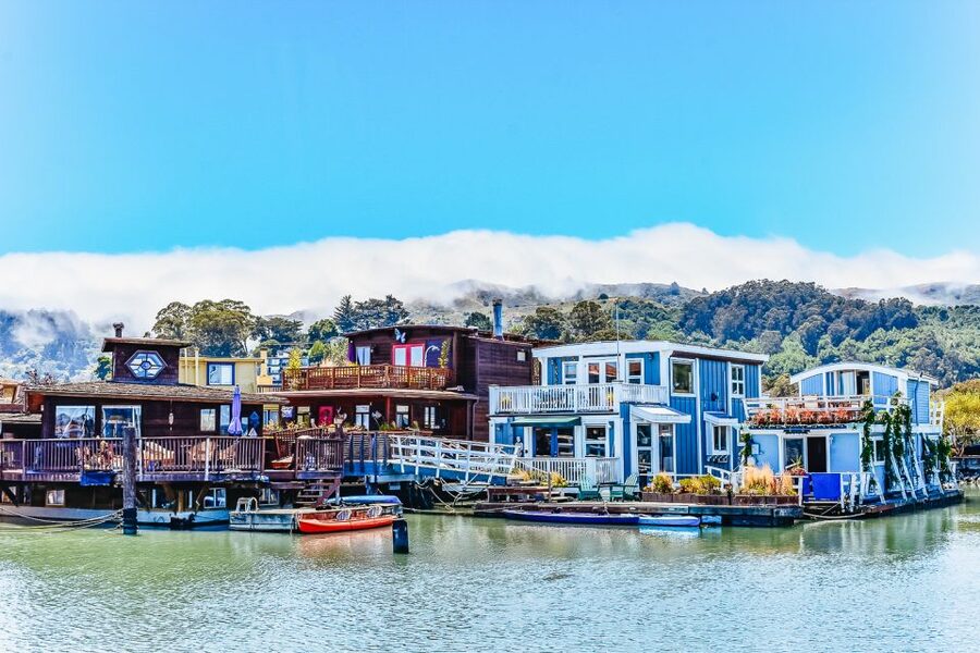 San Francisco: Bay Sailing Tour with Drinks - The Golden Gate Bridge stretch: where your best photos happen