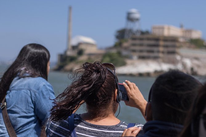 San Francisco: Golden Gate Bay Cruise (60 Minutes) - Cruising directly under the Golden Gate Bridge