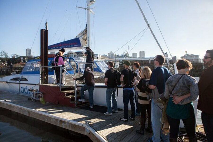 San Francisco: Golden Gate Bridge Catamaran Cruise - Onboard comfort: jackets, wind, and the snack bar reality