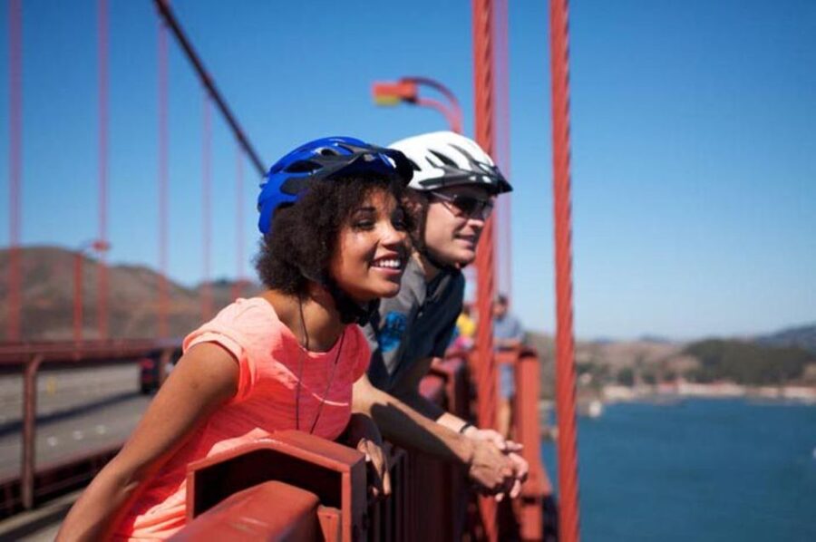 San Francisco: Golden Gate Bridge to Sausalito Bike Tour - The Golden Gate Bridge crossing: where wind, focus, and photos meet