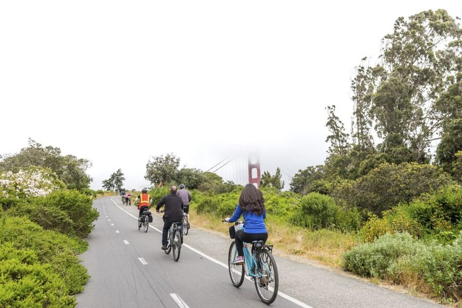 San Francisco: Golden Gate Bridge to Sausalito Cycling Tour - Golden Gate Bridge crossing: stunning views, plus wind reality