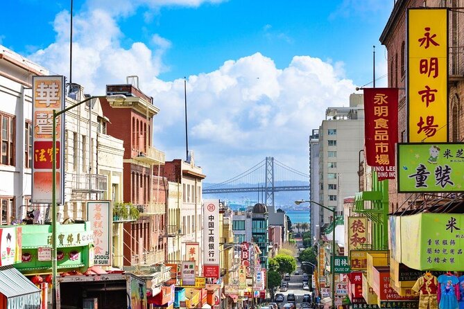 San Francisco Holiday Season Private Tour - Lucky Tuk Tuk - Heated Seats, Hot Cocoa, and the Holiday Karaoke Energy