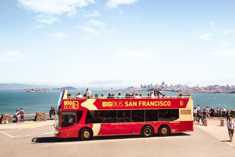 San Francisco: Hop-On Hop-Off Sightseeing Tour with 17 Stops - Audio commentary, languages, and the reality of traffic timing