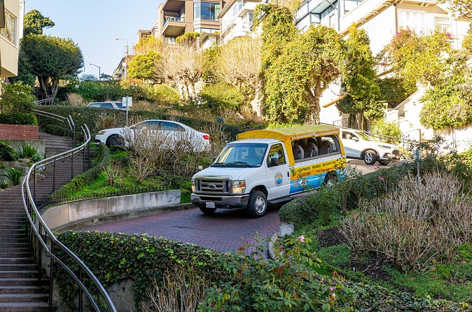 San Francisco: Lombard St Loop 50 Min Best City Highlights Tour - Russian Hill and North Beach: steep streets, stairways, and the food-and-story vibe