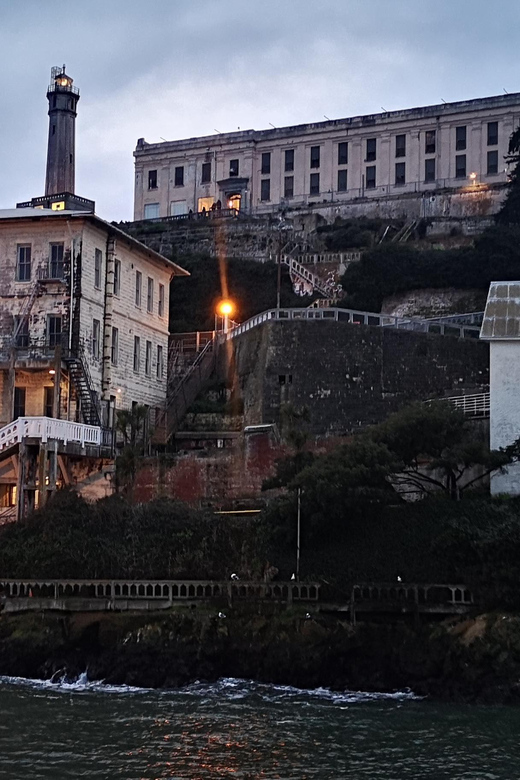 San Francisco: Muir Woods, Sausalito, & Alcatraz Night Tour - Comfort checklist for a chilly Alcatraz night