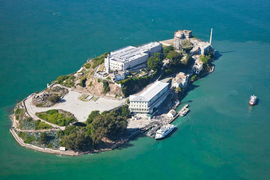 San Francisco: Private Alcatraz & City Tour Combo - Chinatown and North Beach: street food smells, alley views, and quick transitions