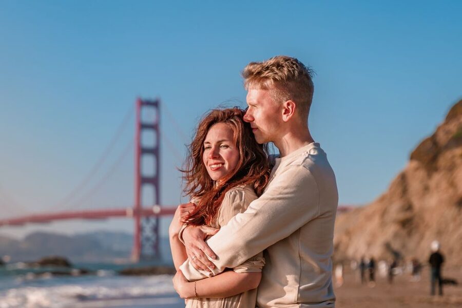 San Francisco: Professional photoshoot at Golden Gate Bridge - Choosing solo, couples, friends, or family