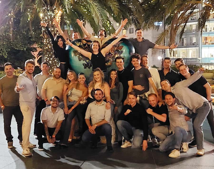 SF Pub Crawl and Clubbing Experience - Four stops in one night: how the drink deals and social time usually work
